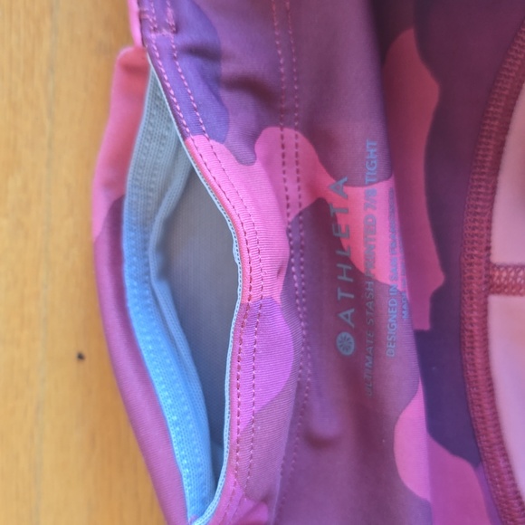 Athleta Ultimate Stash Printed 7/8 Red Camo Tight- M - Picture 3 of 5